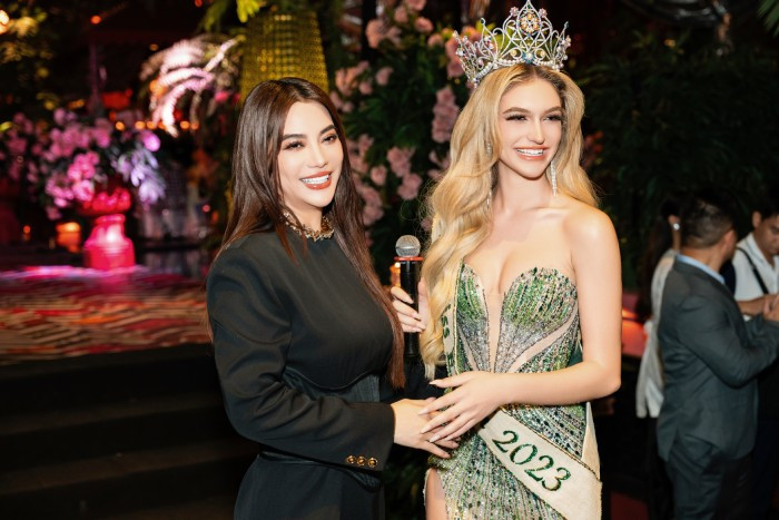 Bà Trương Ngọc Ánh không giấu được sự xúc động khi chia sẻ cuộc thi Miss Earth 2023 đã diễn ra vô cùng thành công, chứng kiến sự đăng quang thuyết phục của bố người đẹp đến từ Albania, Philippines, Việt Nam và Thái Lan