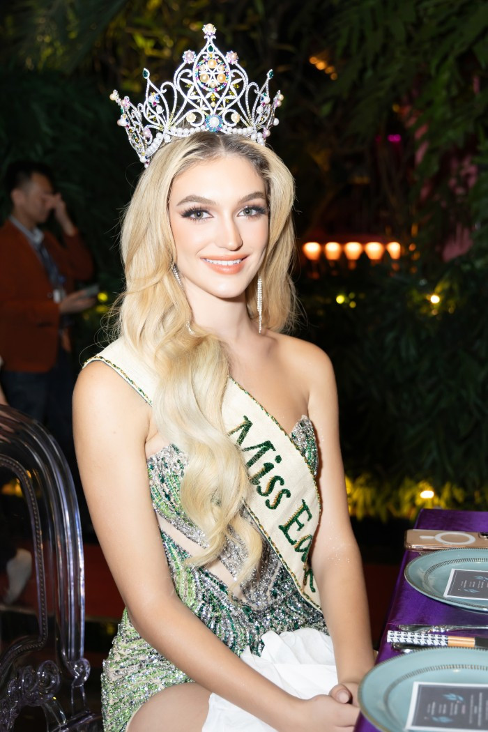 Tân Miss Earth 2023 - Drita Ziri năm nay 18 tuổi, đăng quang trong sự ủng hộ và hài lòng của khán giả