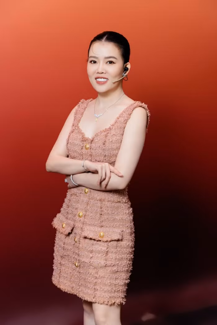 Doanh nhân Lê Linh rạng rỡ trong vai trò giám khảo của Miss Earth Việt Nam 2023