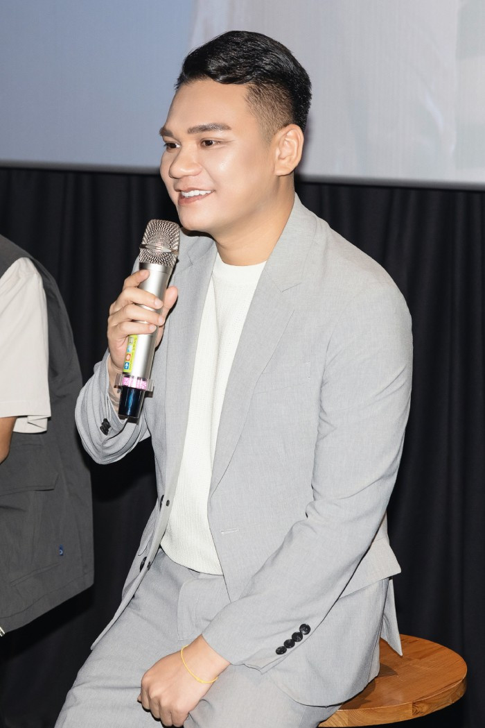 Khắc Việt cho biết bản thân đã rất hồi hộp xem mọi người sẽ phản ứng thế nào về sản phẩm âm nhạc của Khắc Hưng