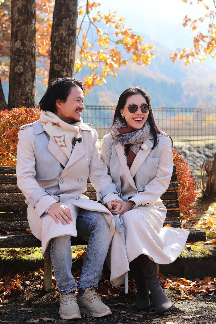 Trong những sự kiện sắp tới, đạo diễn Hoàng Nhật Nam và CEO Phạm Kim Dung tiếp tục chọn trang phục ton-sur-ton Trong những sự kiện sắp tới, đạo diễn Hoàng Nhật Nam và CEO Phạm Kim Dung tiếp tục chọn trang phục ton-sur-ton