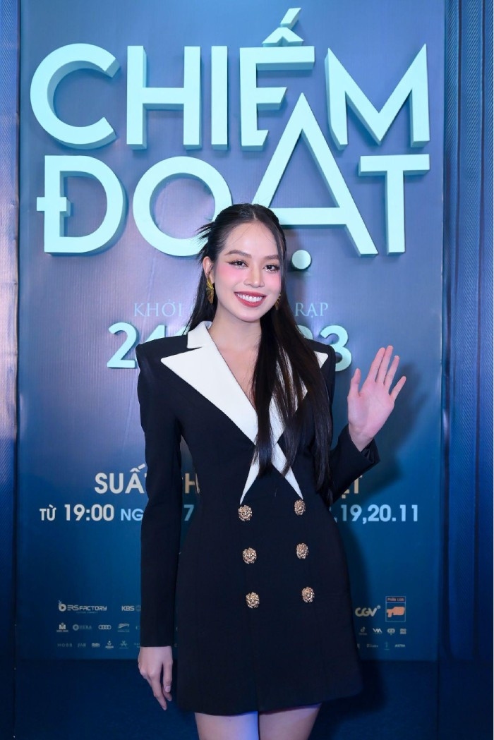 Hoa hậu Thanh Thuỷ đến chúc mừng Lương Thuỳ Linh và đoàn phim