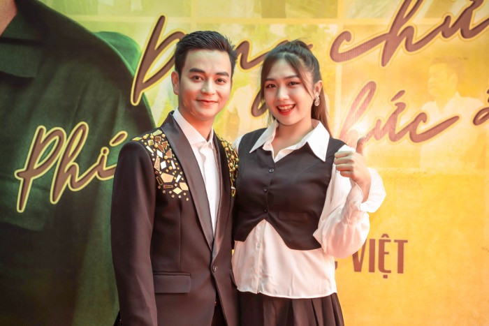 Liu Quốc Việt và diễn viên Tường Vi - nữ chính đóng trong MV "Dòng chữ phía sau bức ảnh" Liu Quốc Việt và diễn viên Tường Vi - nữ chính đóng trong MV "Dòng chữ phía sau bức ảnh"