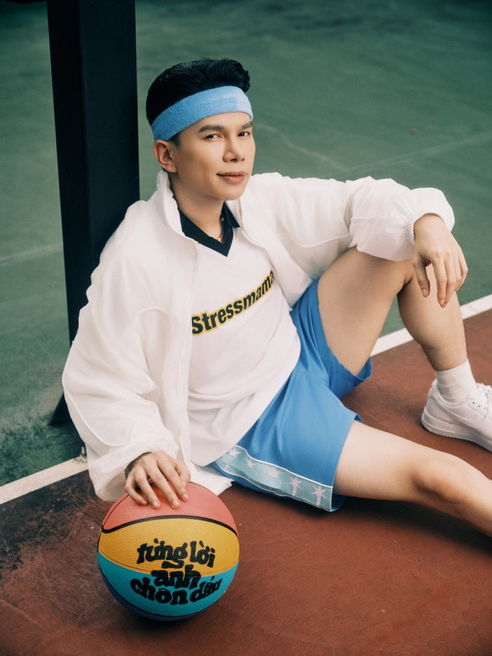 Hoàng Tôn và Kay Trần xuất thân từ cùng nhóm nhạc FBBOIZ Hoàng Tôn và Kay Trần xuất thân từ cùng nhóm nhạc FBBOIZ