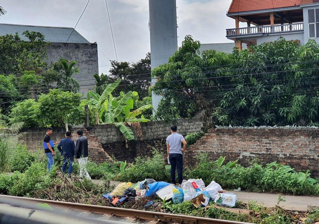Khu đất tranh chấp có bức tường bao án ngữ phía trước dẫn tới vụ xô xát Khu đất tranh chấp có bức tường bao án ngữ phía trước dẫn tới vụ xô xát