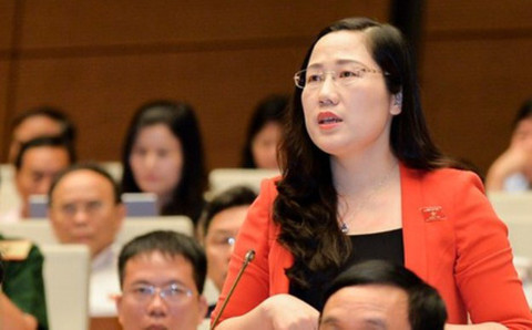 Đại biểu Nguyễn Thị Thủy (đoàn Bắc Kạn) phát biểu Đại biểu Nguyễn Thị Thủy (đoàn Bắc Kạn) phát biểu