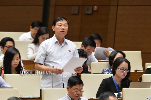 Đại biểu Nguyễn Hữu Chính (đoàn Hà Nội) phát biểu thảo luận