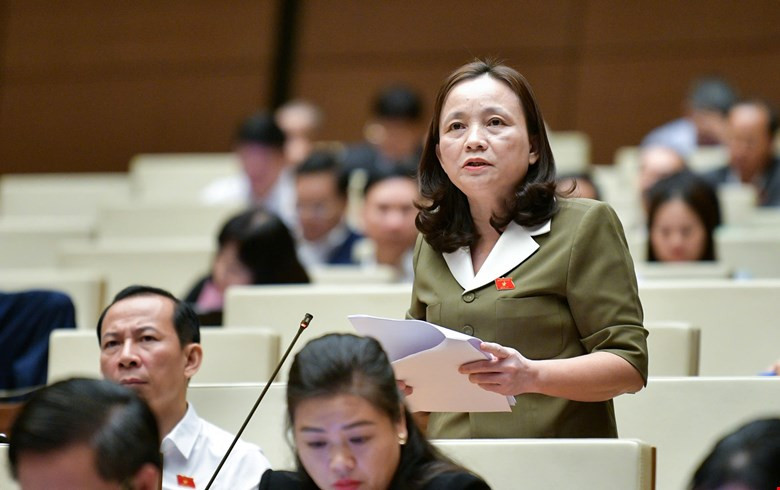 Đại biểu Cầm Thị Mẫn (đoàn Thanh Hoá) phát biểu Đại biểu Cầm Thị Mẫn (đoàn Thanh Hoá) phát biểu