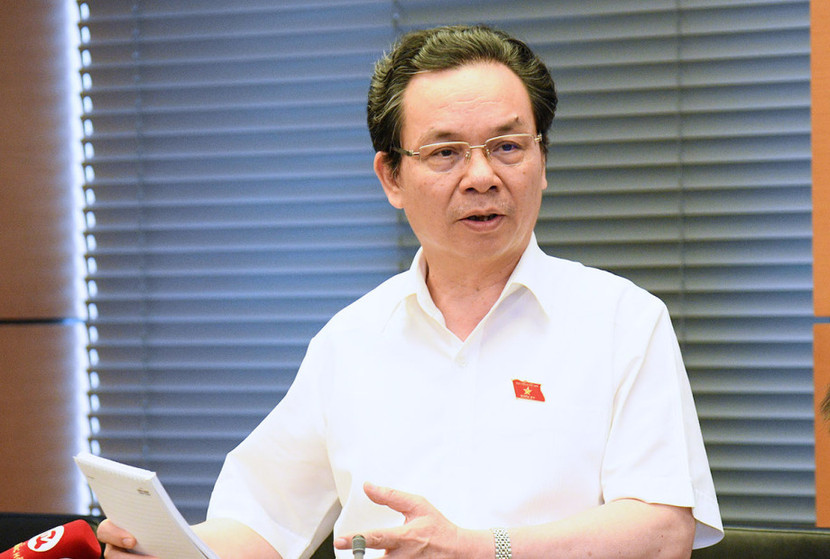 Đại biểu Hoàng Văn Cường (đoàn Hà Nội) thảo luận tại tổ