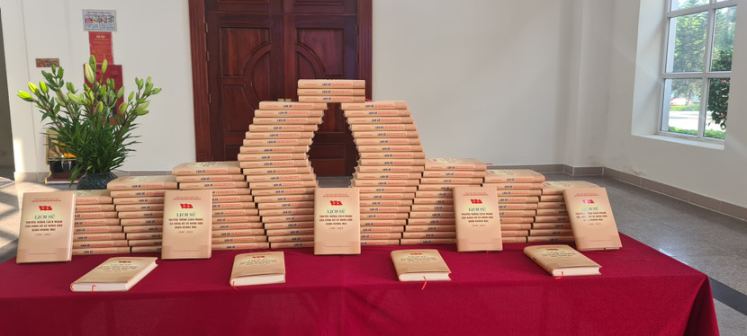 Cuốn sách “Lịch sử truyền thống cách mạng của Đảng bộ và nhân dân quận Hoàng Mai (1930-2023)” ra mắt đúng vào dịp kỷ niệm 20 năm thành lập quận