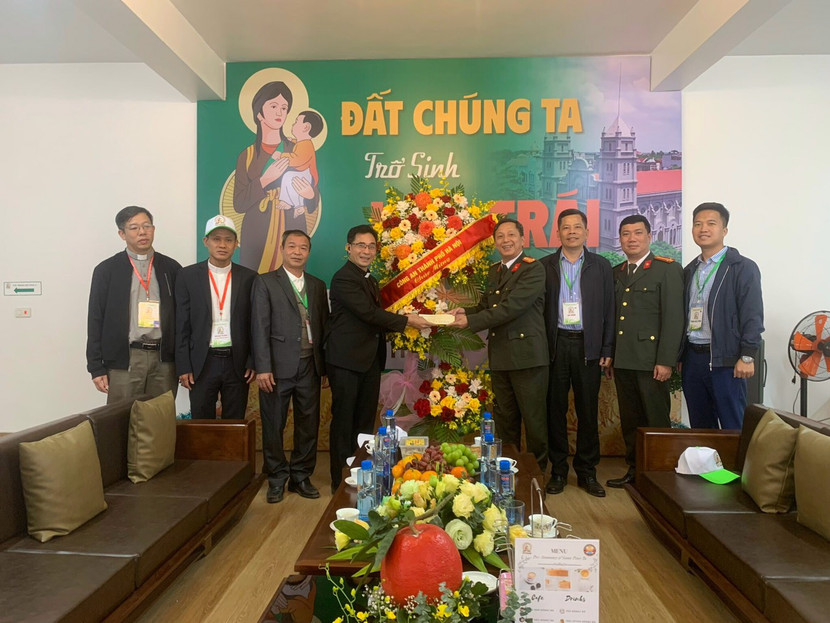 Đại diện CATP Hà Nội chúc mừng Chương trình thành công tốt đẹp Đại diện CATP Hà Nội chúc mừng Chương trình thành công tốt đẹp