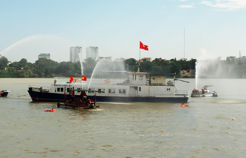 Hiệp đồng chữa cháy trên sông Hồng Hiệp đồng chữa cháy trên sông Hồng