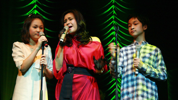 Đường xa mây trắng còn bay ảnh 2