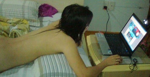 Chat và show hàng giờ đã như một thú vui của giới trẻ Chat và show hàng giờ đã như một thú vui của giới trẻ