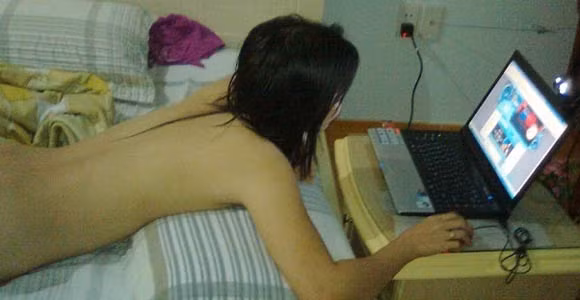 Chat và show hàng giờ đã như một thú vui của giới trẻ Chat và show hàng giờ đã như một thú vui của giới trẻ
