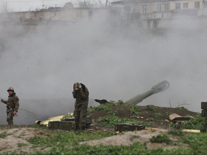 Theo Bộ Quốc phòng Azerbaijan, một máy bay trực thăng của họ đã bị bắn rơi nhưng phi hành đoàn vẫn sống sót