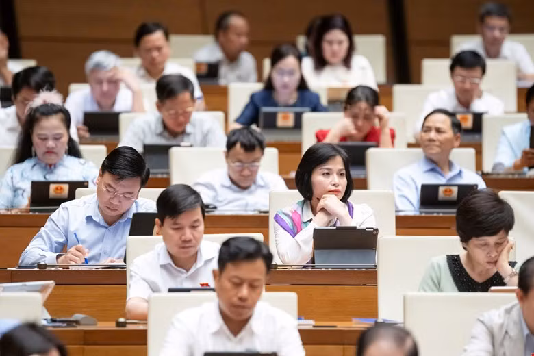 Quang cảnh phiên họp