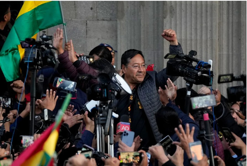 Tổng thống Bolivian Luis Arce xuất hiện ngay sau cuộc đảo chính tuyên bố cuộc đảo chính đã thất bại