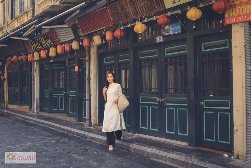 Khi ánh nắng mặt trời chưa lên, phố Tạ Hiện mang dáng vẻ của một cô gái mơ màng Khi ánh nắng mặt trời chưa lên, phố Tạ Hiện mang dáng vẻ của một cô gái mơ màng