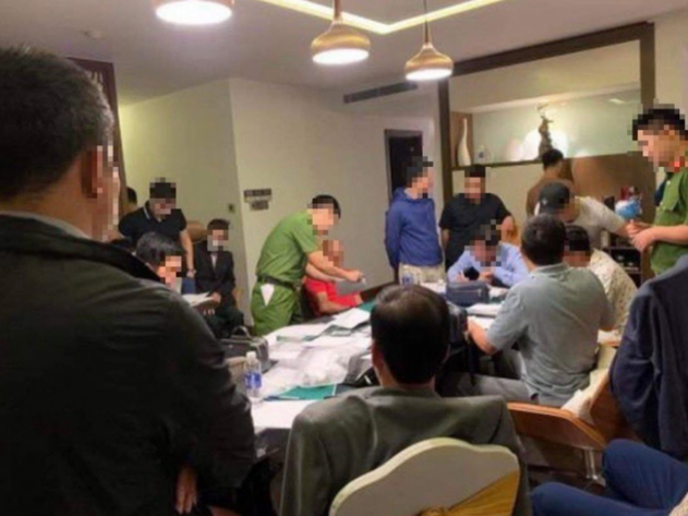 Lực lượng chức năng đột kích ổ bạc khủng Lực lượng chức năng đột kích ổ bạc khủng