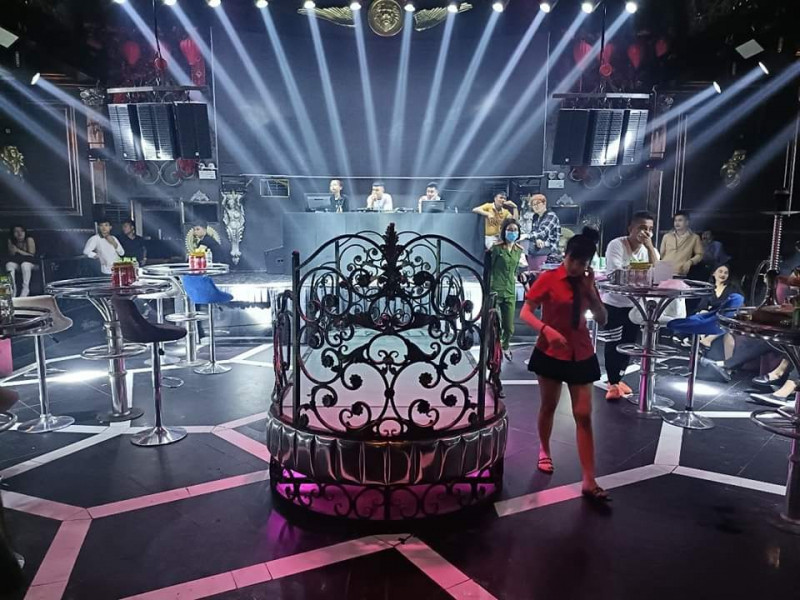 Quán Monaco Lounge thời điểm bị lực lượng Công an kiểm tra