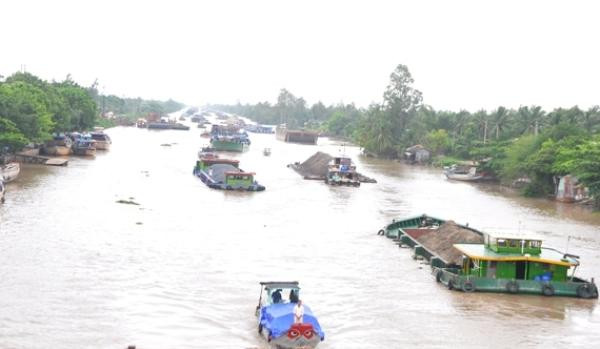 Uống rượu bia lái tàu, thuyền có thể bị phạt tới 40 triệu đồng (ảnh minh họa)