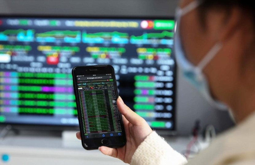 Sắc xanh trở lại thị trường chứng khoán sáng nay