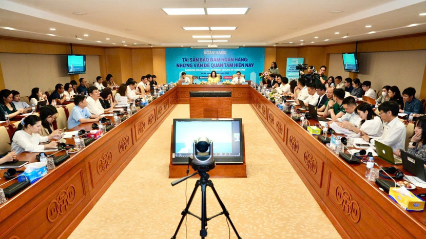 Các chuyên gia chia sẻ tại Hội thảo