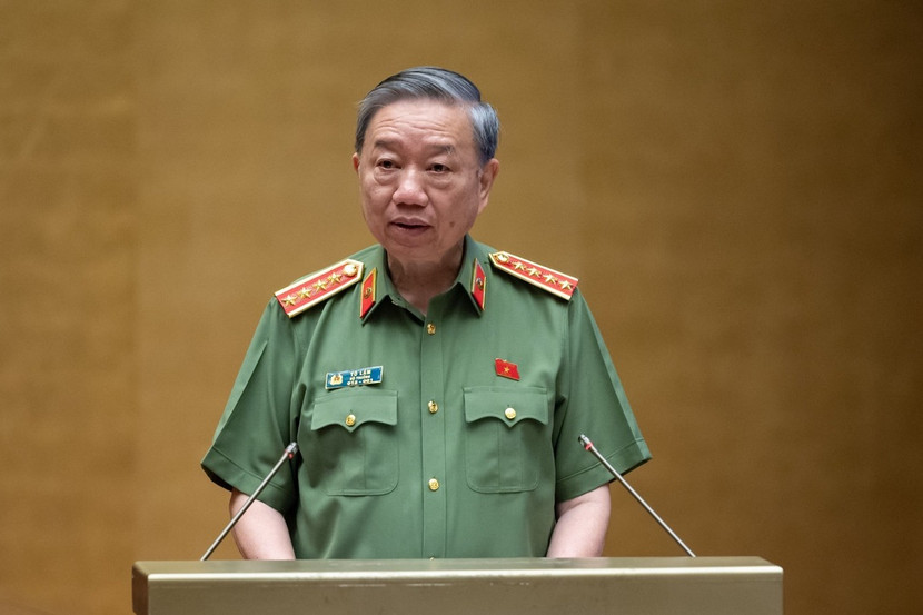 Đại tướng Tô Lâm, Uỷ viên Bộ Chính trị, Bộ trưởng Bộ Công an trình bày Tờ trình