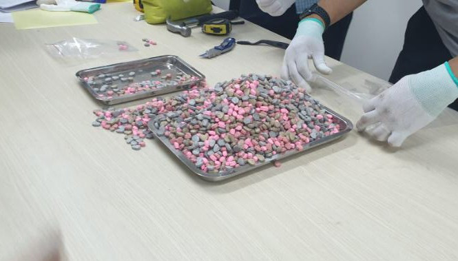 Ma túy ngụy trang trong lô hàng quà biếu xuất, nhập khẩu qua Tân Sơn Nhất