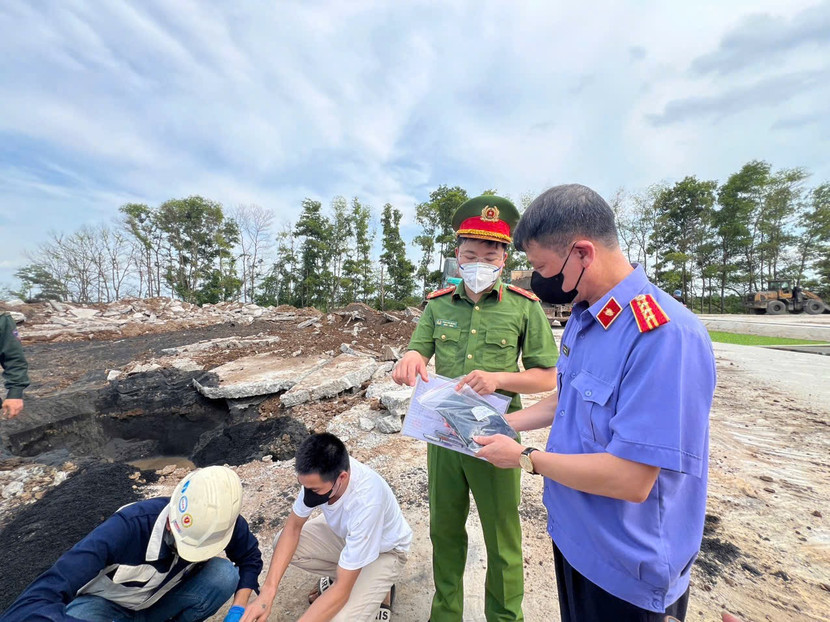 Đánh giá kỹ các mẫu vật tại hiện trường