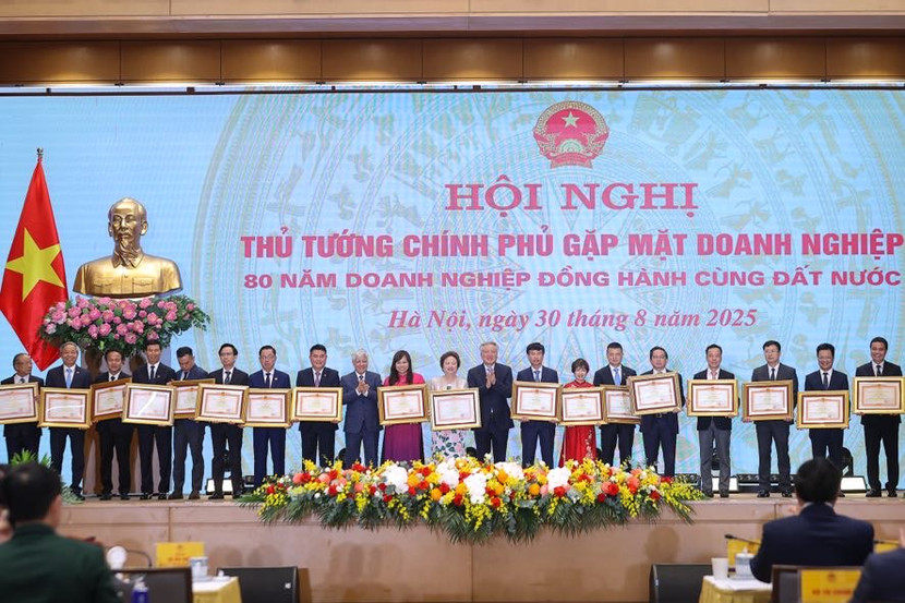 Bà Nguyễn Thị Nga – Chủ tịch Tập đoàn BRG vinh dự nhận bằng khen của Thủ tướng Chính phủ Bà Nguyễn Thị Nga – Chủ tịch Tập đoàn BRG vinh dự nhận bằng khen của Thủ tướng Chính phủ