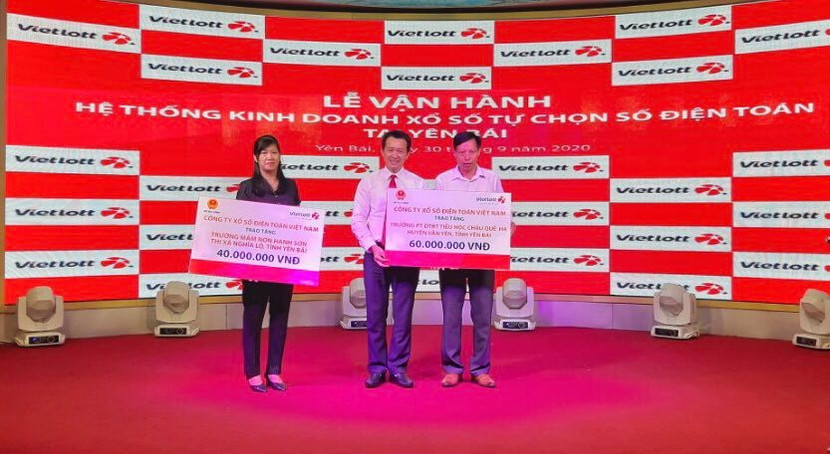 Ông Phạm Ngọc Tú – Phó Tổng Giám đốc Vietlott trao tặng cơ sở vật chất đến 2 trường mẫu giáo tại Yên Bái Ông Phạm Ngọc Tú – Phó Tổng Giám đốc Vietlott trao tặng cơ sở vật chất đến 2 trường mẫu giáo tại Yên Bái