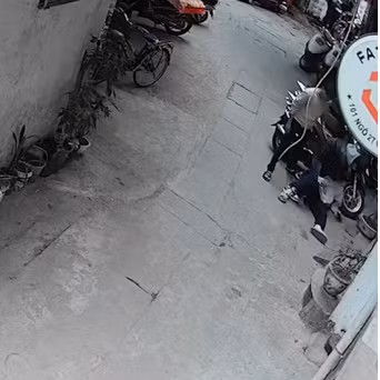 Và lúc bị người dân khống chế Và lúc bị người dân khống chế