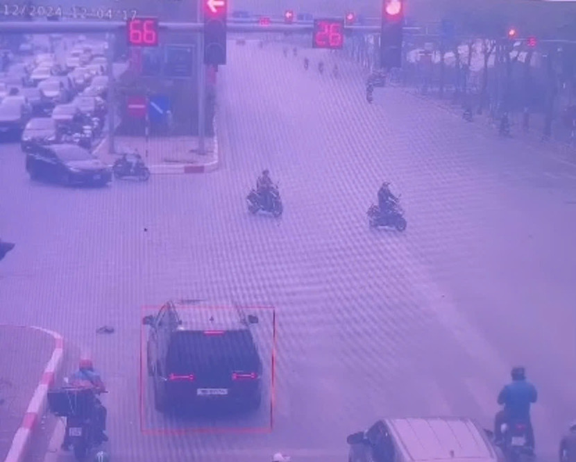 Hình ảnh ghi nhận ô tô BKS 30G-095.xx vi phạm trên hệ thống. Nhưng qua xác minh, cơ quan chức năng xác định, ghi nhận hành động kịp thời, nhân văn của người điều khiển phương tiện Hình ảnh ghi nhận ô tô BKS 30G-095.xx vi phạm trên hệ thống. Nhưng qua xác minh, cơ quan chức năng xác định, ghi nhận hành động kịp thời, nhân văn của người điều khiển phương tiện