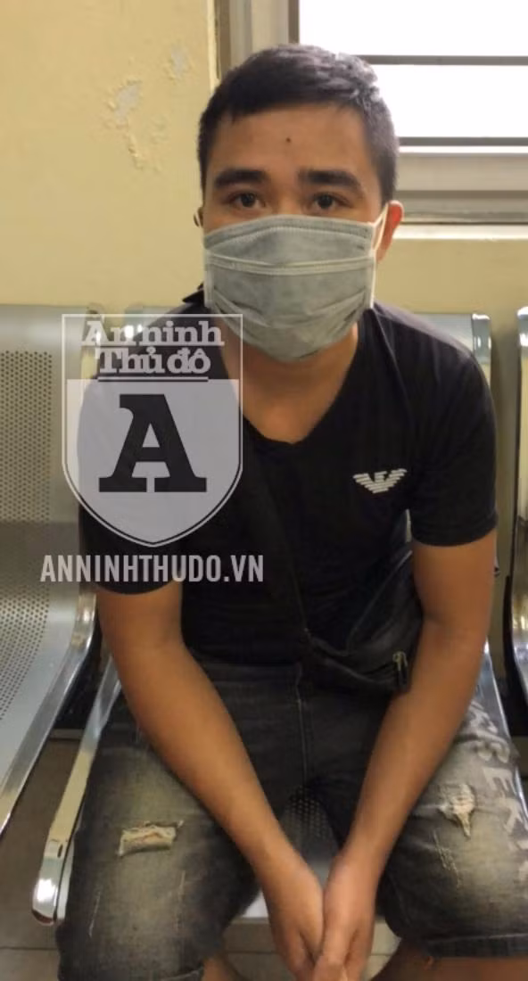 Nam thanh niên "tự chế" giấy đi đường, bị tổ công tác Y11/141 phát hiện