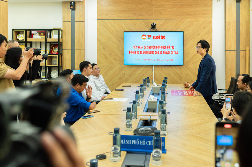 Hà Anh Tuấn chia sẻ tại buổi gặp gỡ Hà Anh Tuấn chia sẻ tại buổi gặp gỡ