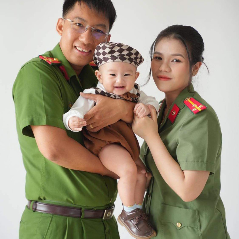 Đặng Lê Cát Tiên cùng chồng và con trai