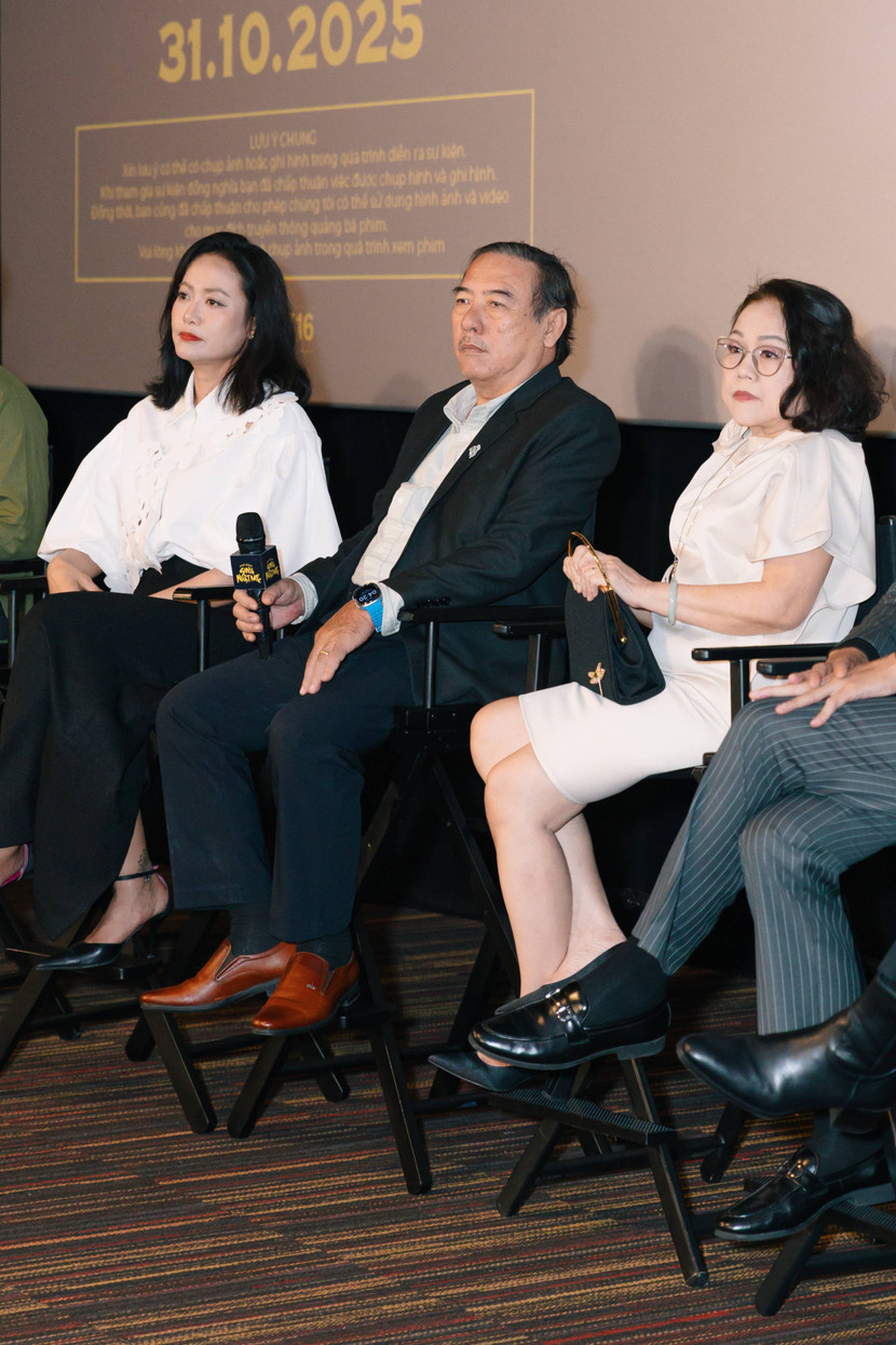 Nghệ sĩ Ái Như, Thành Hội và Hồng Ánh trong phần giao lưu cùng truyền thông