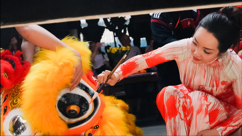 Giám đốc sản xuất Mai Thu Huyền làm Lễ "Điểm nhãn - khai quang" cho “Đầu Bự”