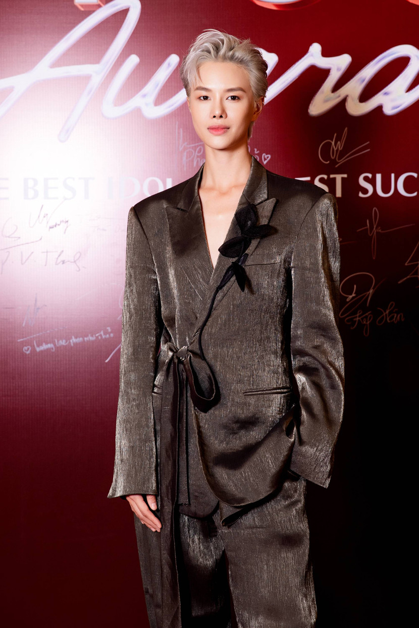 &quot;Chị đẹp&quot; Hà Kino cá tính trên thảm đỏ, cô từng tham dự cuộc thi Miss Universe 2025 và lọt vào top 5 cuộc thi