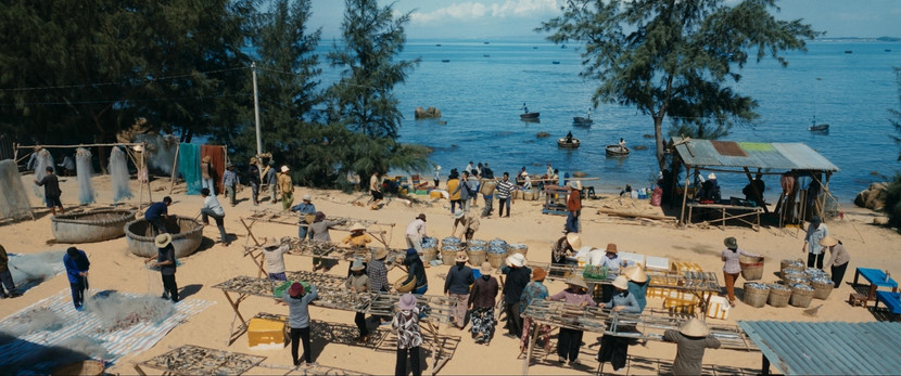 "Truy tìm Long Diên Hương" với khung cảnh quen thuộc như chợ cá, ghe thuyền, những con đường nhỏ dọc biển