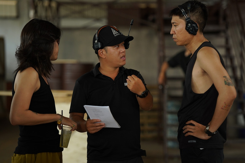 Đạo diễn Dương Minh Chiến cùng ekip làm phim