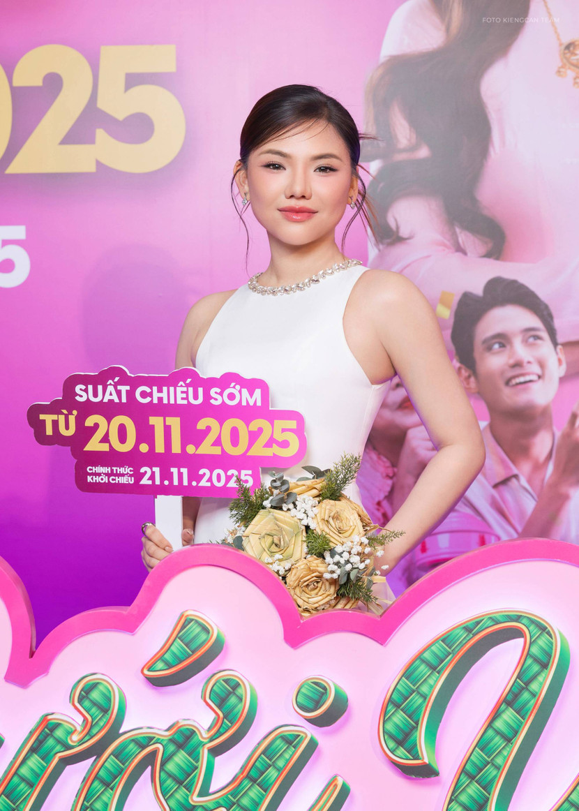 Ca sĩ Myra Trần là một trong những vị khách mời đến sớm nhất tại sự kiện Ca sĩ Myra Trần là một trong những vị khách mời đến sớm nhất tại sự kiện