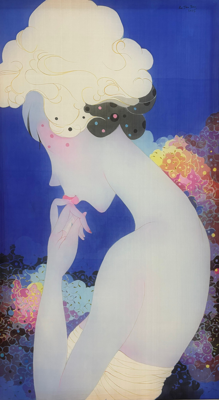 Tác phẩm "Trăng tròn" được trưng bày tại triển lãm lần này Tác phẩm "Trăng tròn" được trưng bày tại triển lãm lần này