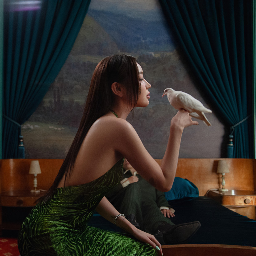 Bích Phương ra mắt MV &quot;Thương&quot; sau chương trình &quot;Em xinh say hi” như một món quà dành cho khán giả