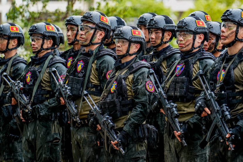 Các nghệ sĩ tham gia chương trình &quot;Chiến sĩ quả cảm&quot;