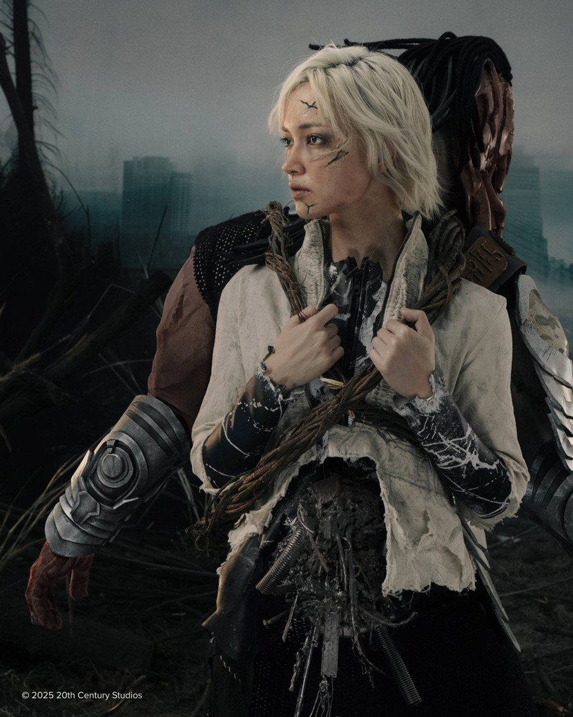 Người máy Thia mất nửa thân người do Châu Bùi thể hiện ghi điểm từ tạo hình, nhan sắc đến biểu cảm