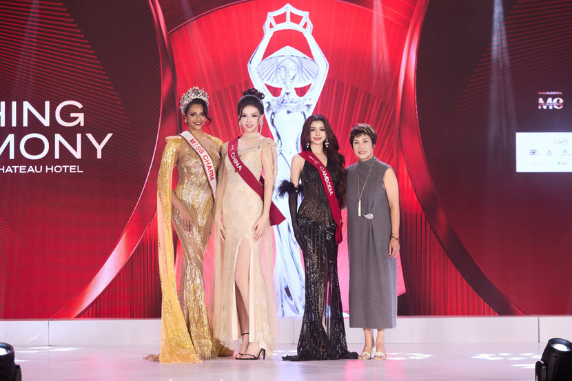 Đại diện các quốc gia nhận sash và chính thức nhập cuộc