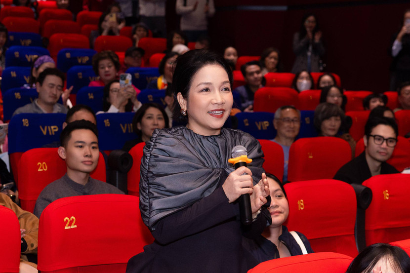 Diva Mỹ Linh xúc động sau khi xem "Quán Kỳ Nam"